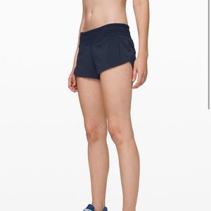 Lululemon low rise lined short size 6 black scalloped hem